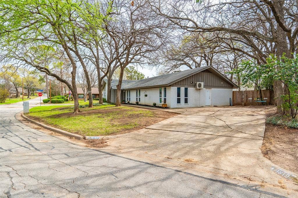 1819 W Cedar Elm Drive, Arlington, TX 76012 Extra wide extra long driveway that could fit 6 cars!