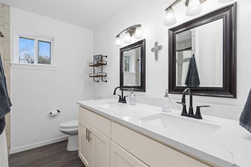 1819 W Cedar Elm Drive, Arlington, TX 76012 Primary bathroom has large double vanity with great storage!