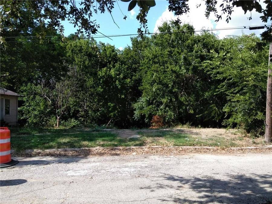 Property photo for 845 Betterton Circle, Dallas, TX