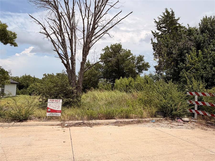 Property photo for 950 Bluff View Drive, Hutchins, TX