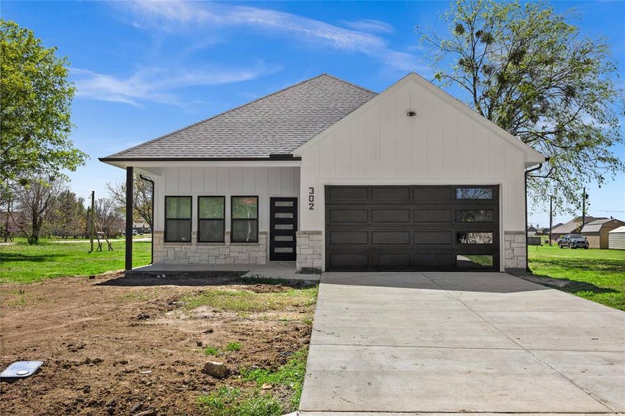 Property photo for 302 E Glenwood, Mabank, TX