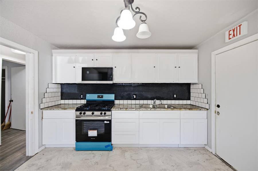 Property photo for 1044 E Cantey Street, Fort Worth, TX