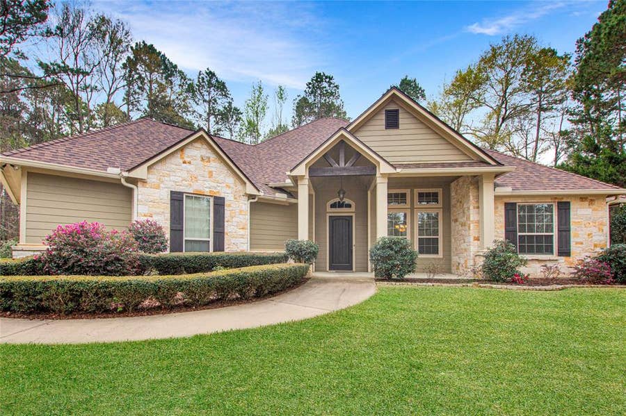 Property photo for 15207 Maple Leaf Court, Tyler, TX