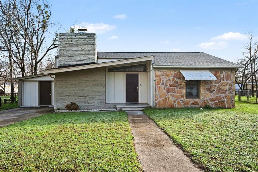 Property photo for 108 N Cherry Lane, Granbury, TX