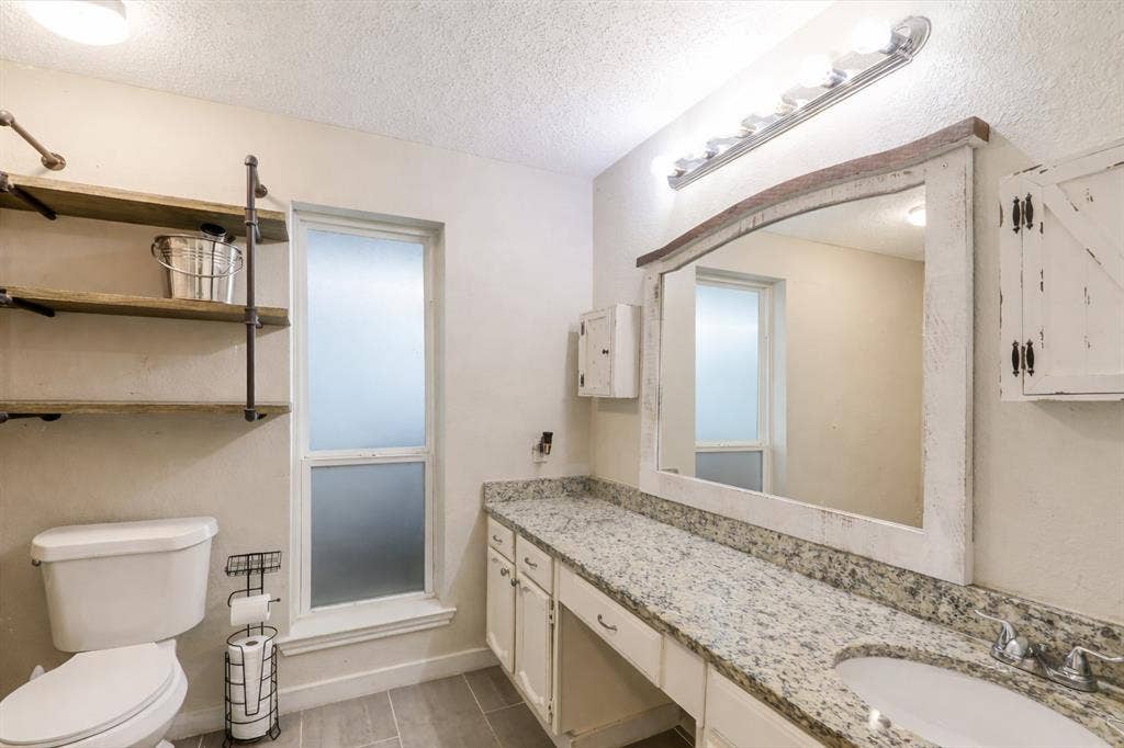 317 Stillmeadow Drive, Garland, TX 75040 Clean, bright, and ready for daily routines, this bathroom offers a functional layout with plenty of space to get ready and start your day with ease.