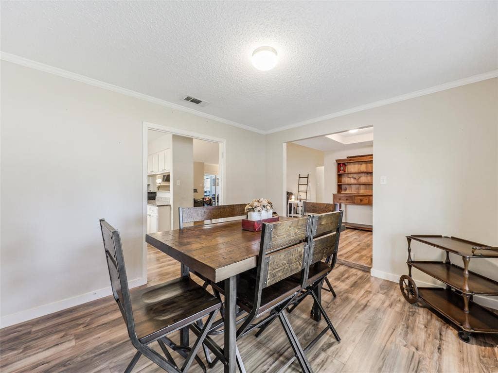 317 Stillmeadow Drive, Garland, TX 75040 Open yet defined, this space flows effortlessly between the kitchen and living areas, making it easy to gather, host, and stay connected. It’s designed for both everyday moments and those occasions you’ll want to remember.