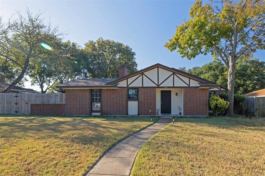 Property photo for 710 Waynelee Drive, Lancaster, TX