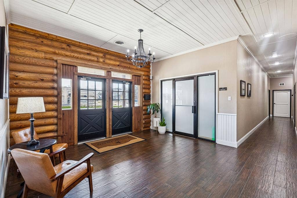 204 S Main Street, Keller, TX 76248 204 S Main Street, Keller, TX 76248