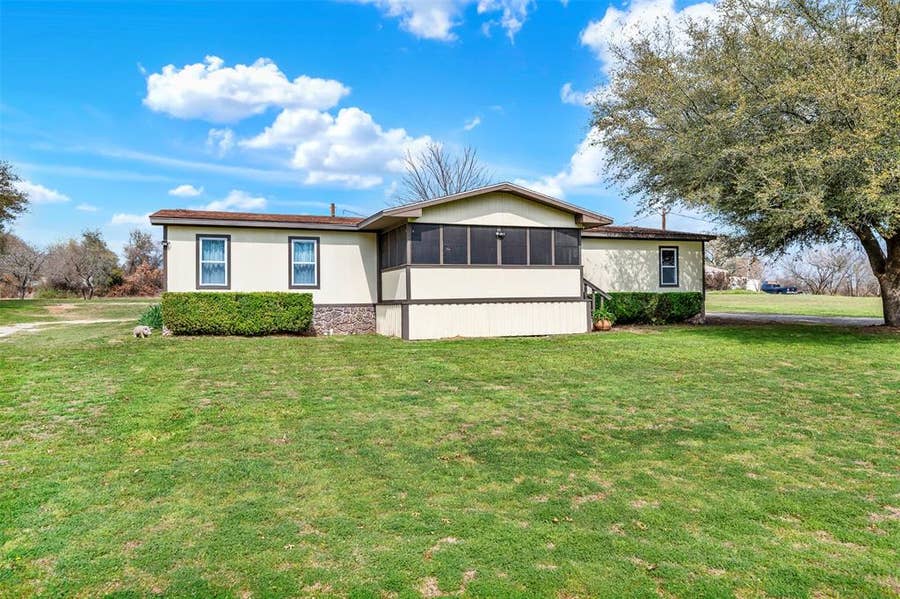 Property photo for 129 Hunter Ridge Lane, Springtown, TX