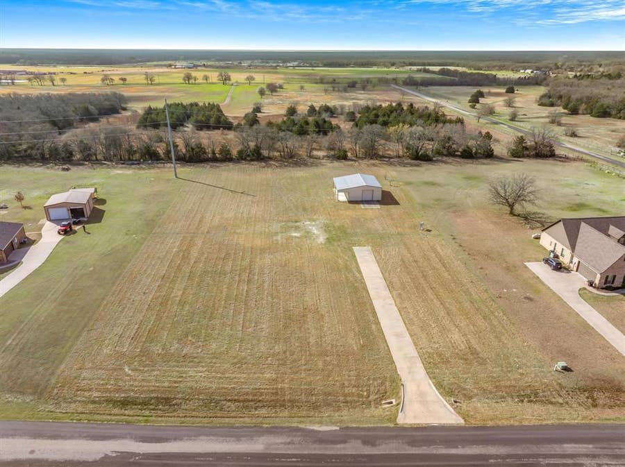 Property photo for 5971 Hidden Oaks Drive, Quinlan, TX