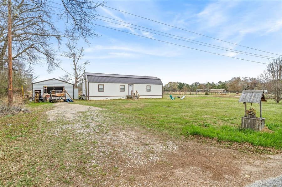 Property photo for 20675 County Road 3411, Chandler, TX