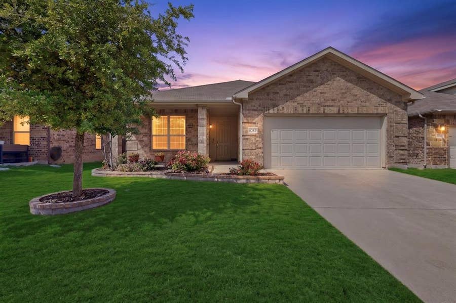Property photo for 6212 Topsail Drive, Fort Worth, TX