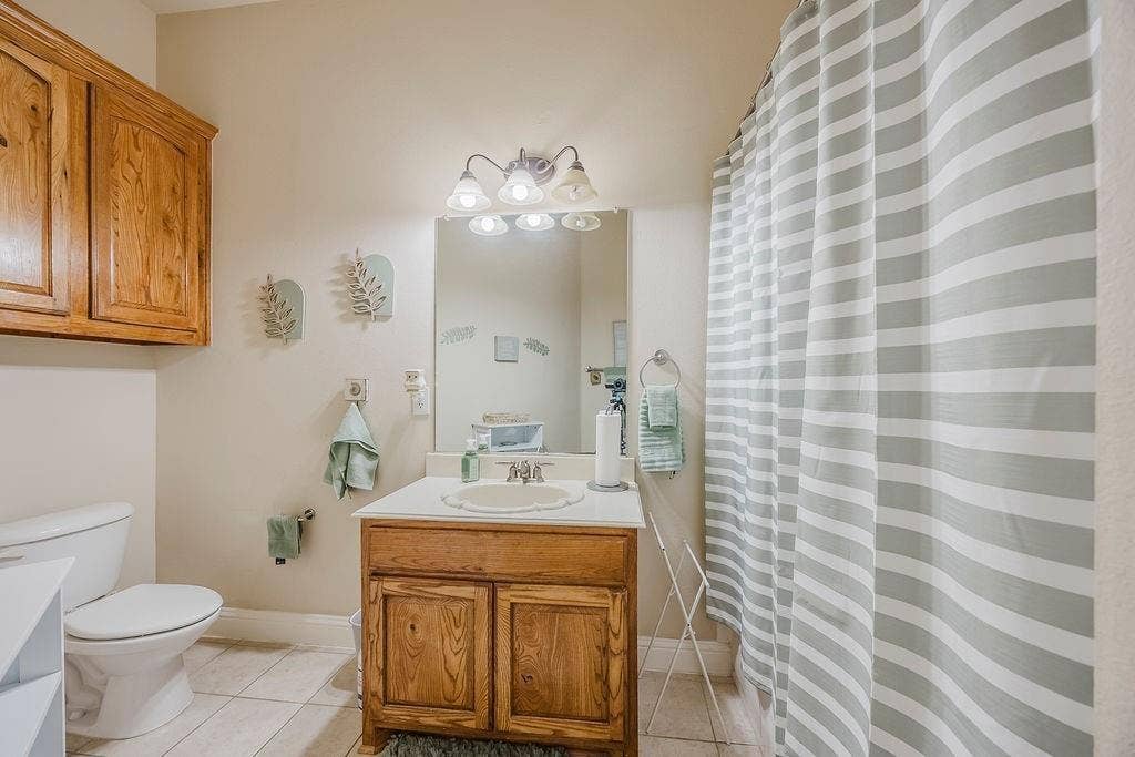 1011 Parview Circle, Grand Prairie, TX 75104 Full bath featuring vanity, a shower with shower curtain, and light tile patterned floors