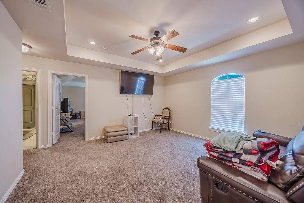 1011 Parview Circle, Grand Prairie, TX 75104 Loft area near bedrooms