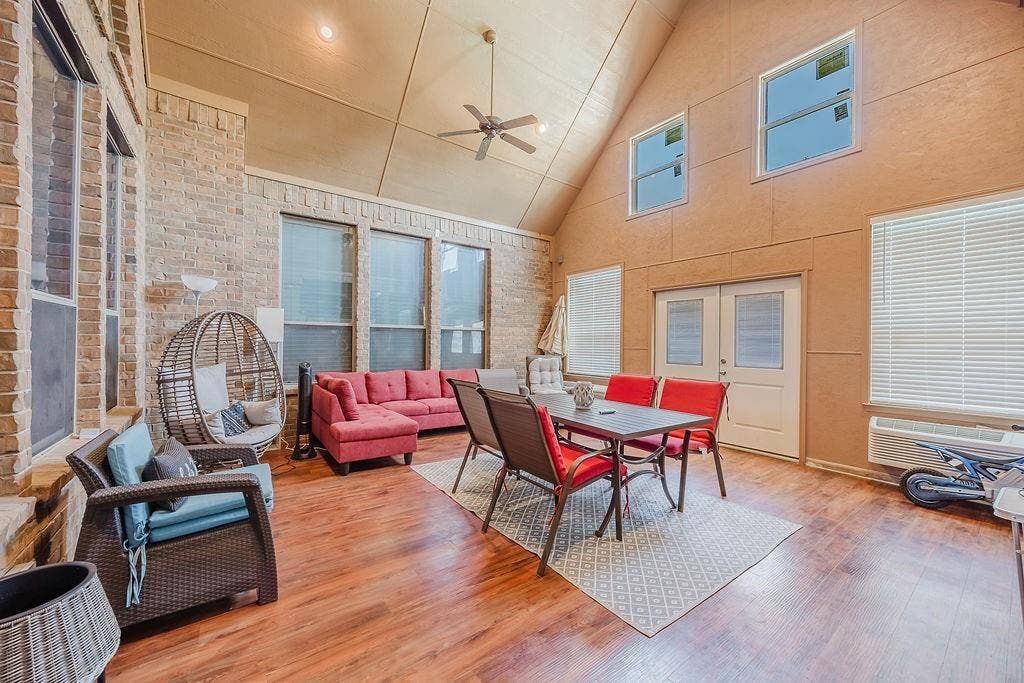 1011 Parview Circle, Grand Prairie, TX 75104 Enclosed patio with AC and French doors leading to the pool area.