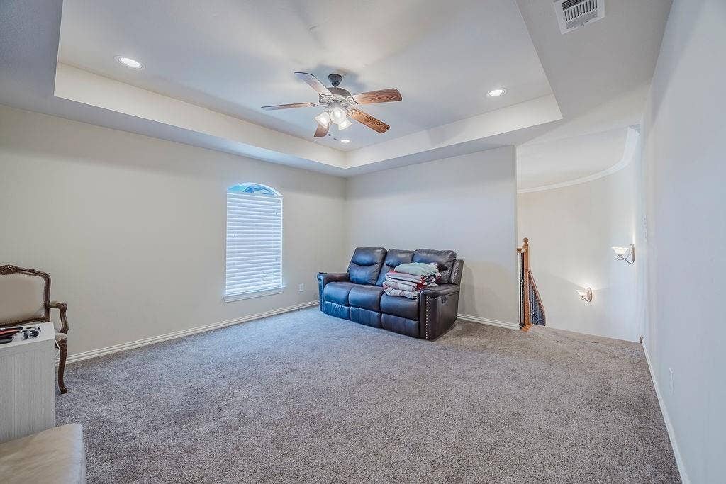 1011 Parview Circle, Grand Prairie, TX 75104 Living area with carpet, ceiling fan, recessed lighting, and a raised ceiling