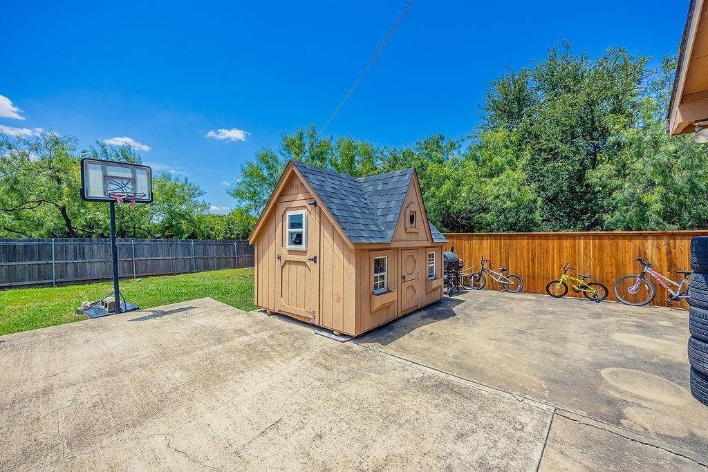 1011 Parview Circle, Grand Prairie, TX 75104 1011 Parview Circle, Grand Prairie, TX 75104