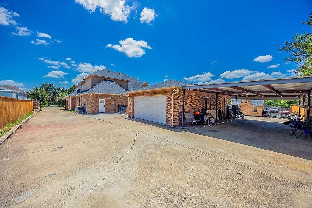 1011 Parview Circle, Grand Prairie, TX 75104 1011 Parview Circle, Grand Prairie, TX 75104