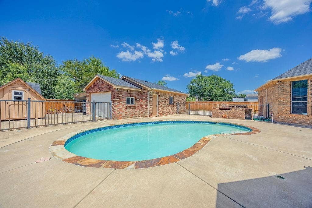 1011 Parview Circle, Grand Prairie, TX 75104 View of pool featuring a shed and patio surround