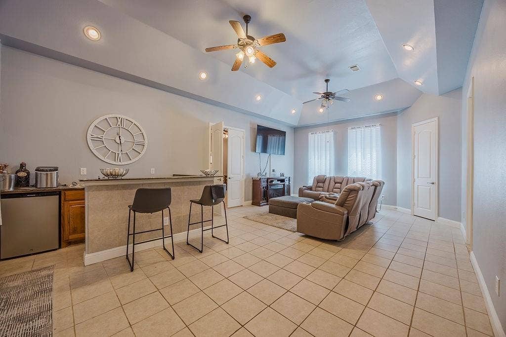 1011 Parview Circle, Grand Prairie, TX 75104 Game room on first floor adjacent to the enclosed patio. Includes bar area for entertaining and a full bath.
