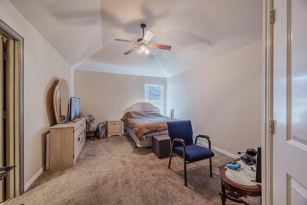 1011 Parview Circle, Grand Prairie, TX 75104 Carpeted bedroom featuring ceiling fan and vaulted ceiling