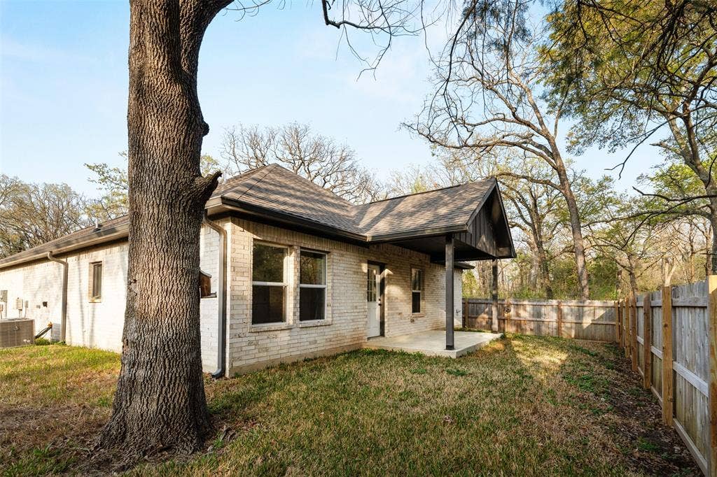 145 Barcelona Street, Payne Springs, TX 75156 Fenced backyard