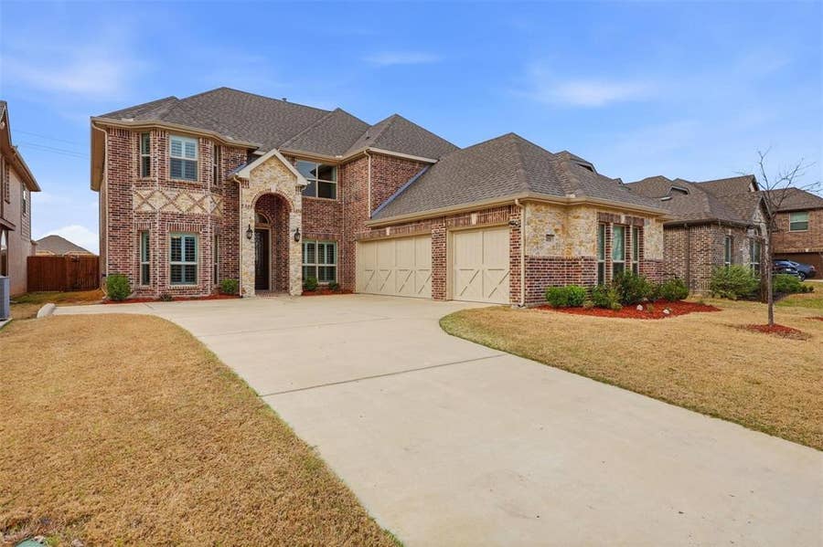 Property photo for 418 Crestview Drive, Midlothian, TX