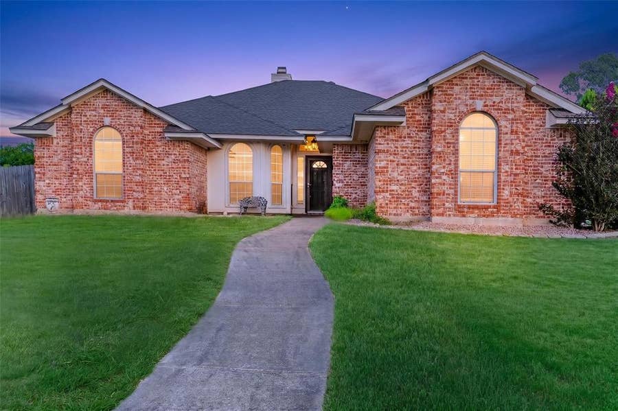 Property photo for 124 Topaz Circle, Hewitt, TX