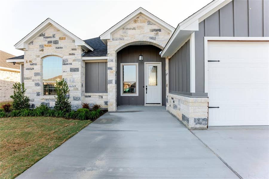 Property photo for 9211 Parkview Circle, Tolar, TX