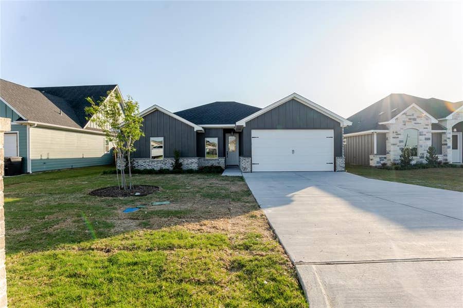 Property photo for 9213 Parkview Circle, Tolar, TX