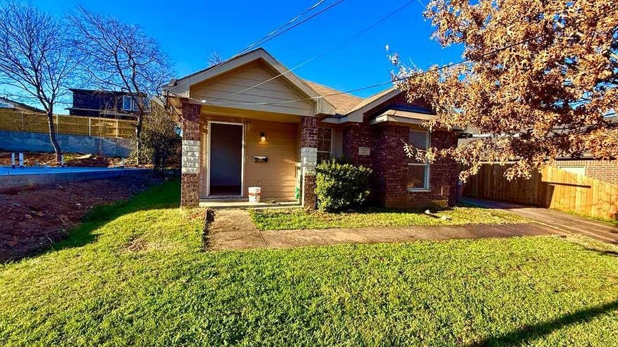 Property photo for 1511 Doyle Avenue, Dallas, TX