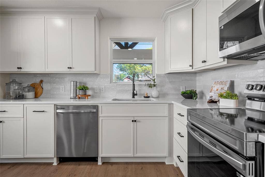 14014 Harbor Drive, Woodway, TX 76712 14014 Harbor Drive, Woodway, TX 76712