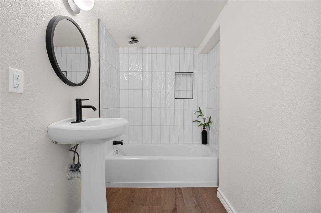 14014 Harbor Drive, Woodway, TX 76712 Downstairs Bathroom