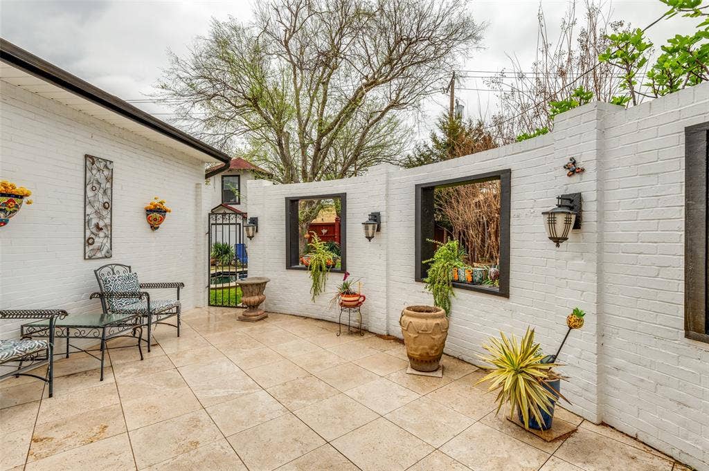 Outdoor patio