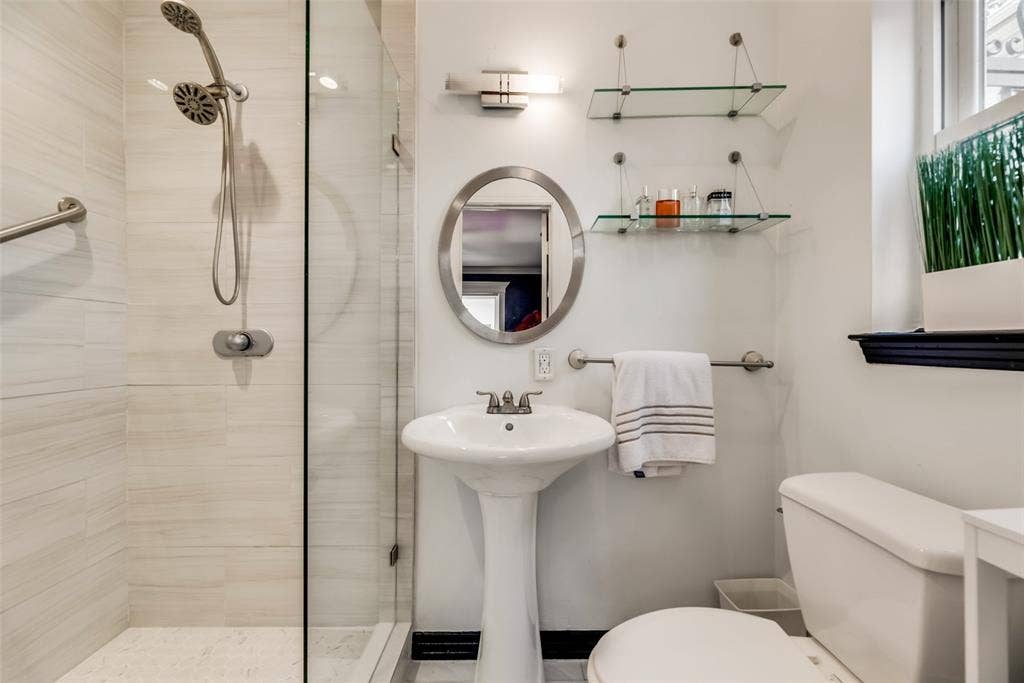 Downstairs ensuite bath