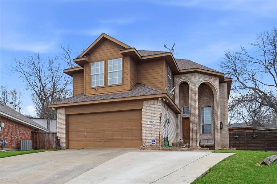Property photo for 1812 Haley Circle, Carrollton, TX