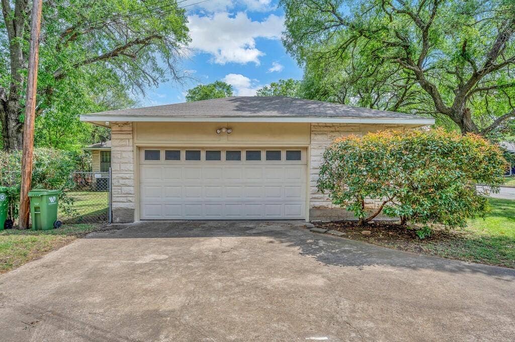 3917 Morrow Avenue, Waco, TX 76710 Garage with driveway
