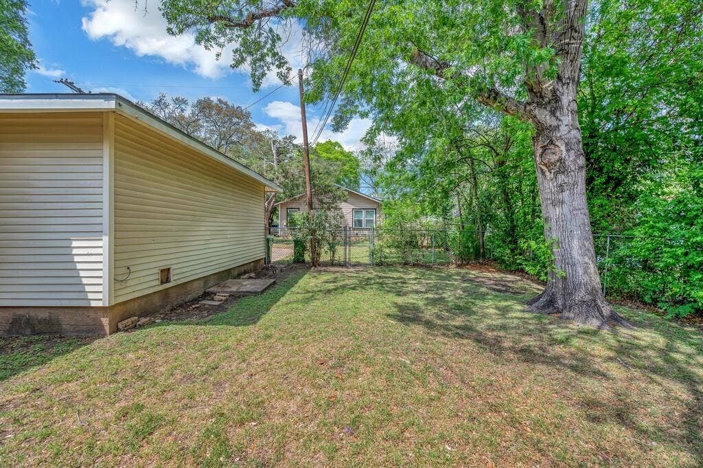 3917 Morrow Avenue, Waco, TX 76710 View of yard