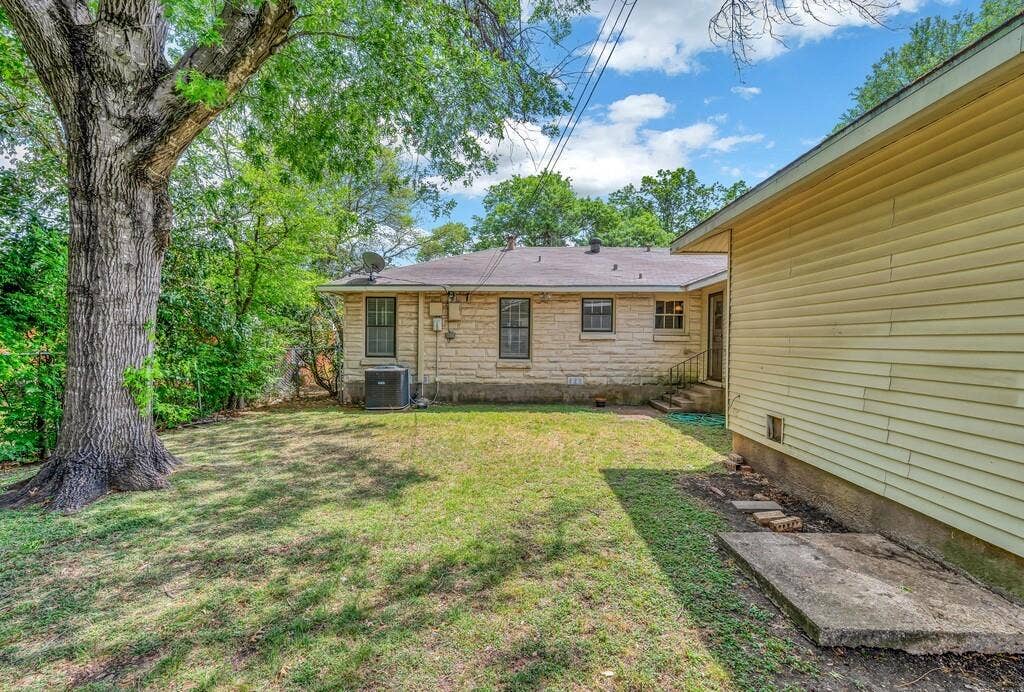 3917 Morrow Avenue, Waco, TX 76710 View of grassy yard