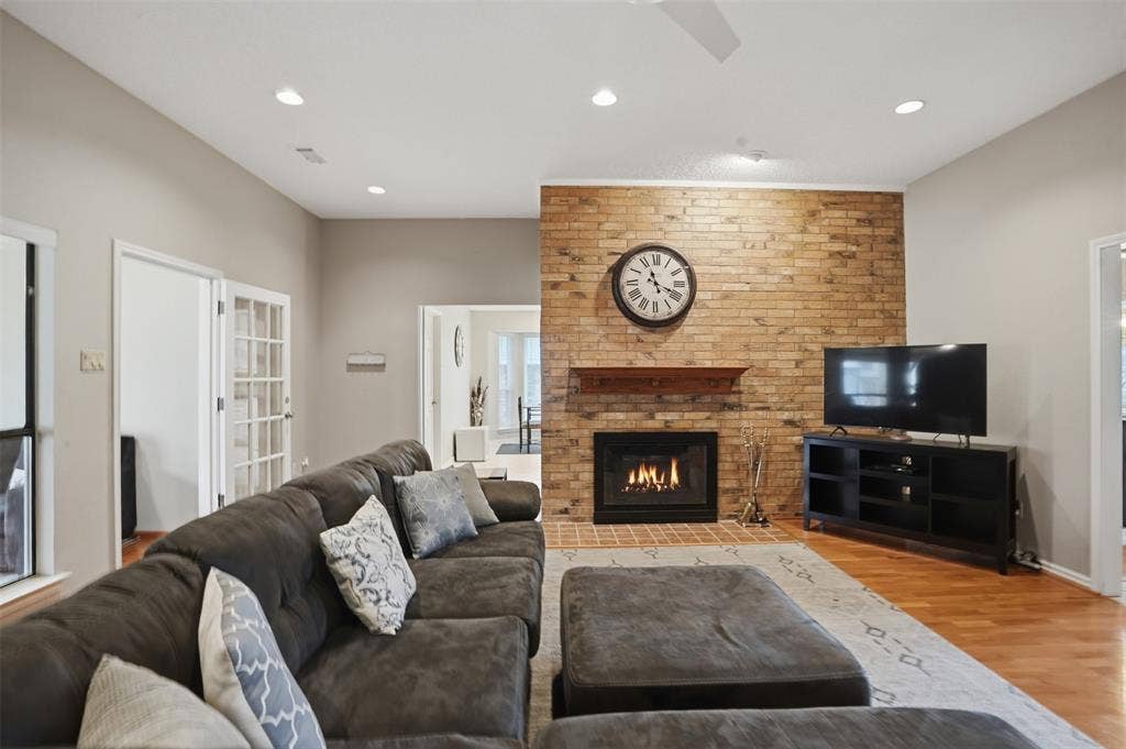 411 Whispering Hills Drive, Duncanville, TX 75137 411 Whispering Hills Drive, Duncanville, TX 75137