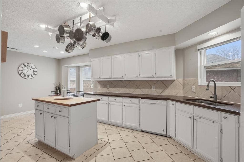 411 Whispering Hills Drive, Duncanville, TX 75137 411 Whispering Hills Drive, Duncanville, TX 75137
