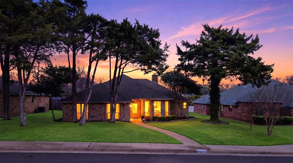411 Whispering Hills Drive, Duncanville, TX 75137 411 Whispering Hills Drive, Duncanville, TX 75137