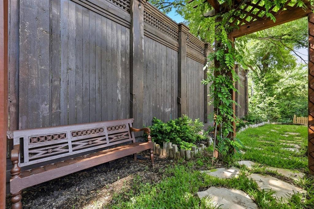 14917 Oaks North Drive, Addison, TX 75254 14917 Oaks North Drive, Addison, TX 75254