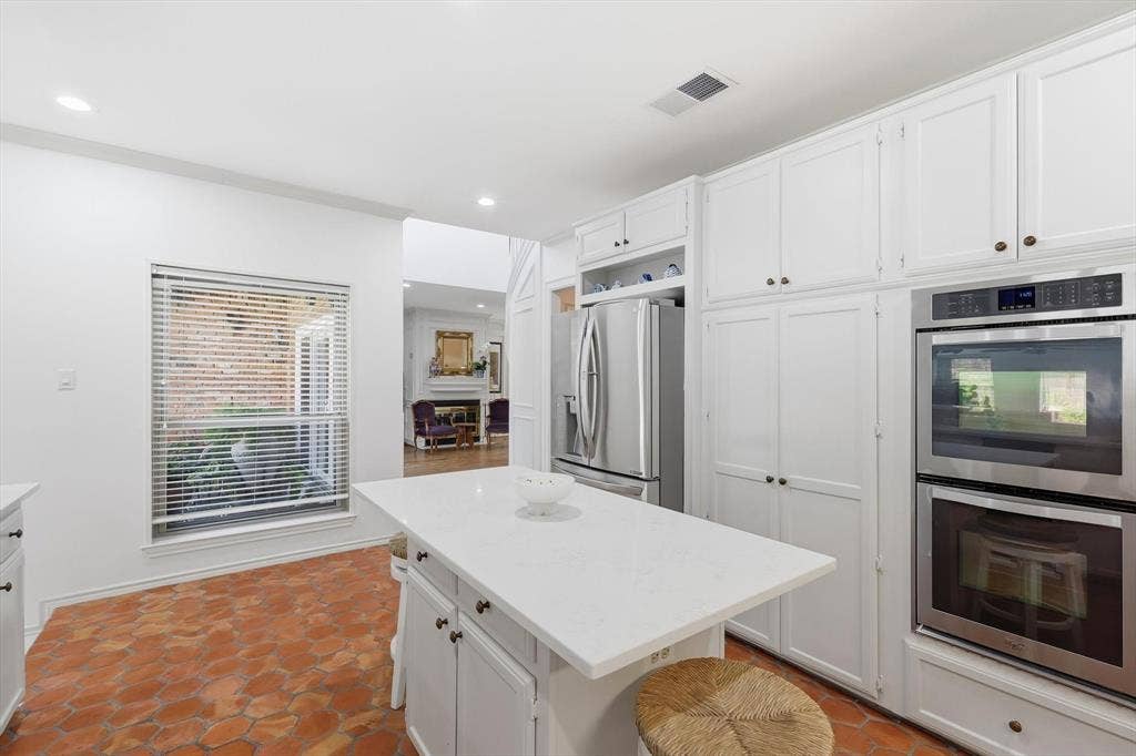 14917 Oaks North Drive, Addison, TX 75254 14917 Oaks North Drive, Addison, TX 75254