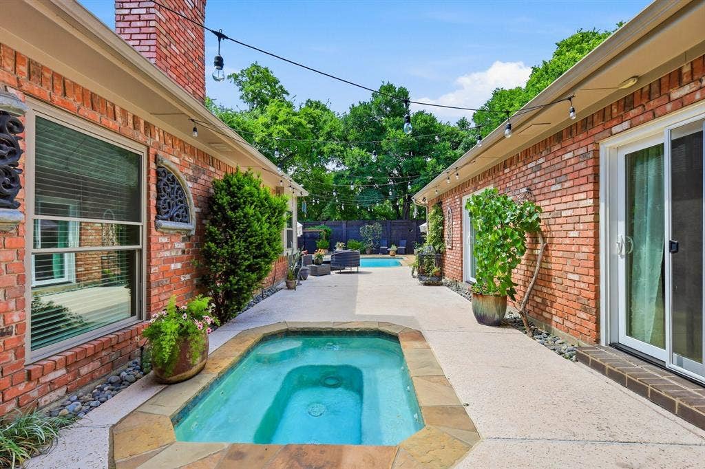 14917 Oaks North Drive, Addison, TX 75254 14917 Oaks North Drive, Addison, TX 75254