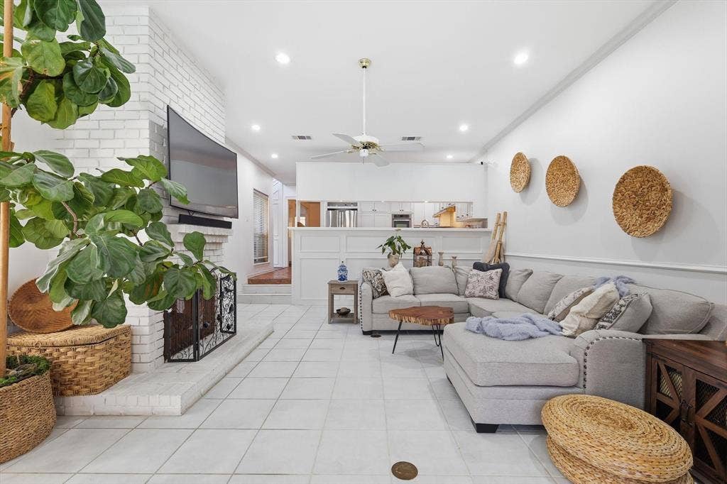 14917 Oaks North Drive, Addison, TX 75254 14917 Oaks North Drive, Addison, TX 75254