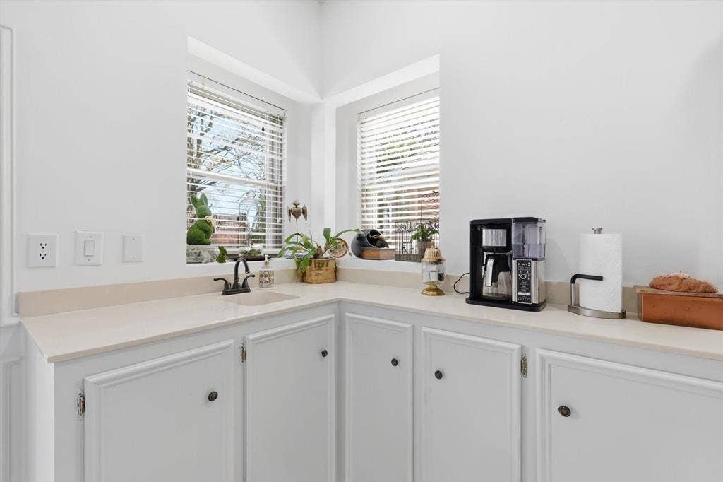 14917 Oaks North Drive, Addison, TX 75254 14917 Oaks North Drive, Addison, TX 75254