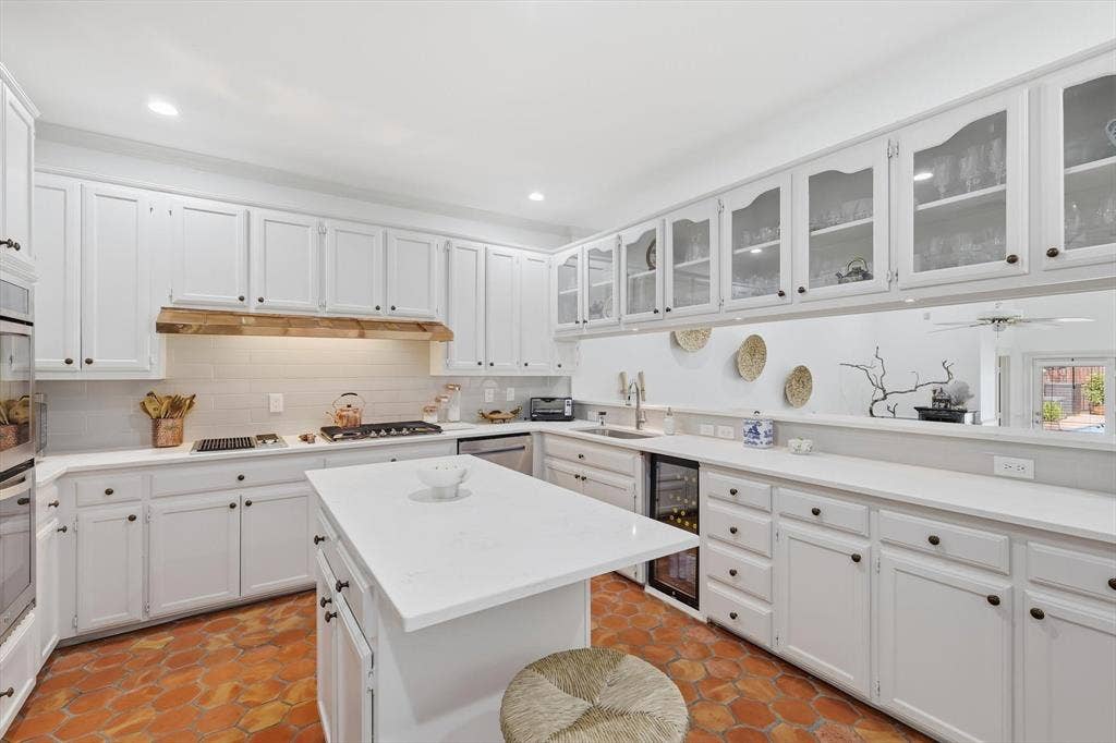 14917 Oaks North Drive, Addison, TX 75254 14917 Oaks North Drive, Addison, TX 75254