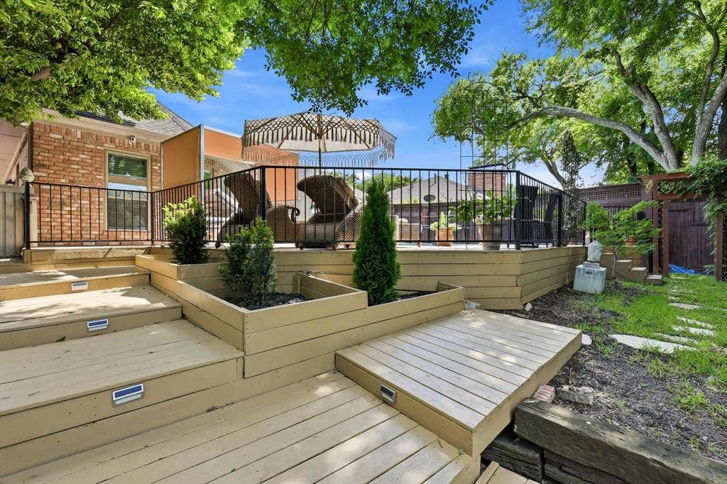 14917 Oaks North Drive, Addison, TX 75254 14917 Oaks North Drive, Addison, TX 75254