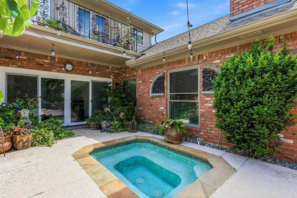 14917 Oaks North Drive, Addison, TX 75254 14917 Oaks North Drive, Addison, TX 75254